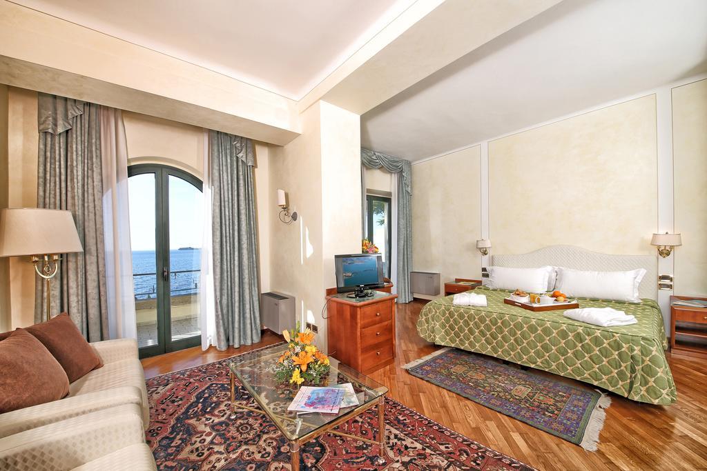 Hotel Villa Capri Gardone Riviera Habitación foto