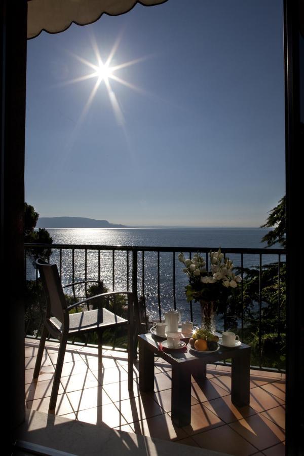 Hotel Villa Capri Gardone Riviera Habitación foto