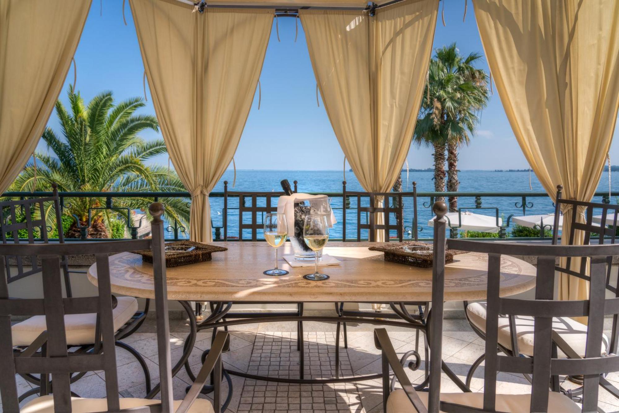 Hotel Villa Capri Gardone Riviera Exterior foto