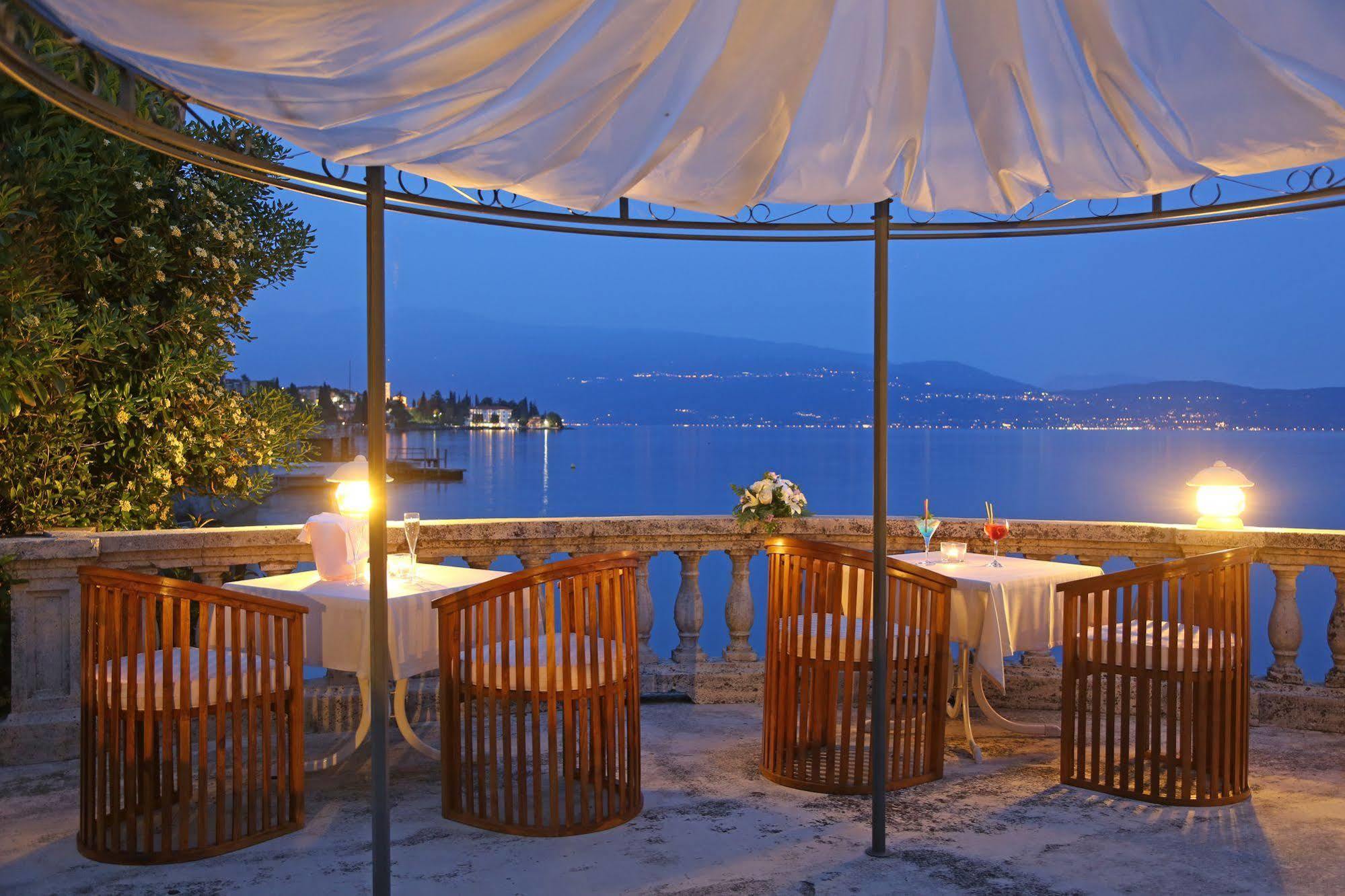 Hotel Villa Capri Gardone Riviera Exterior foto